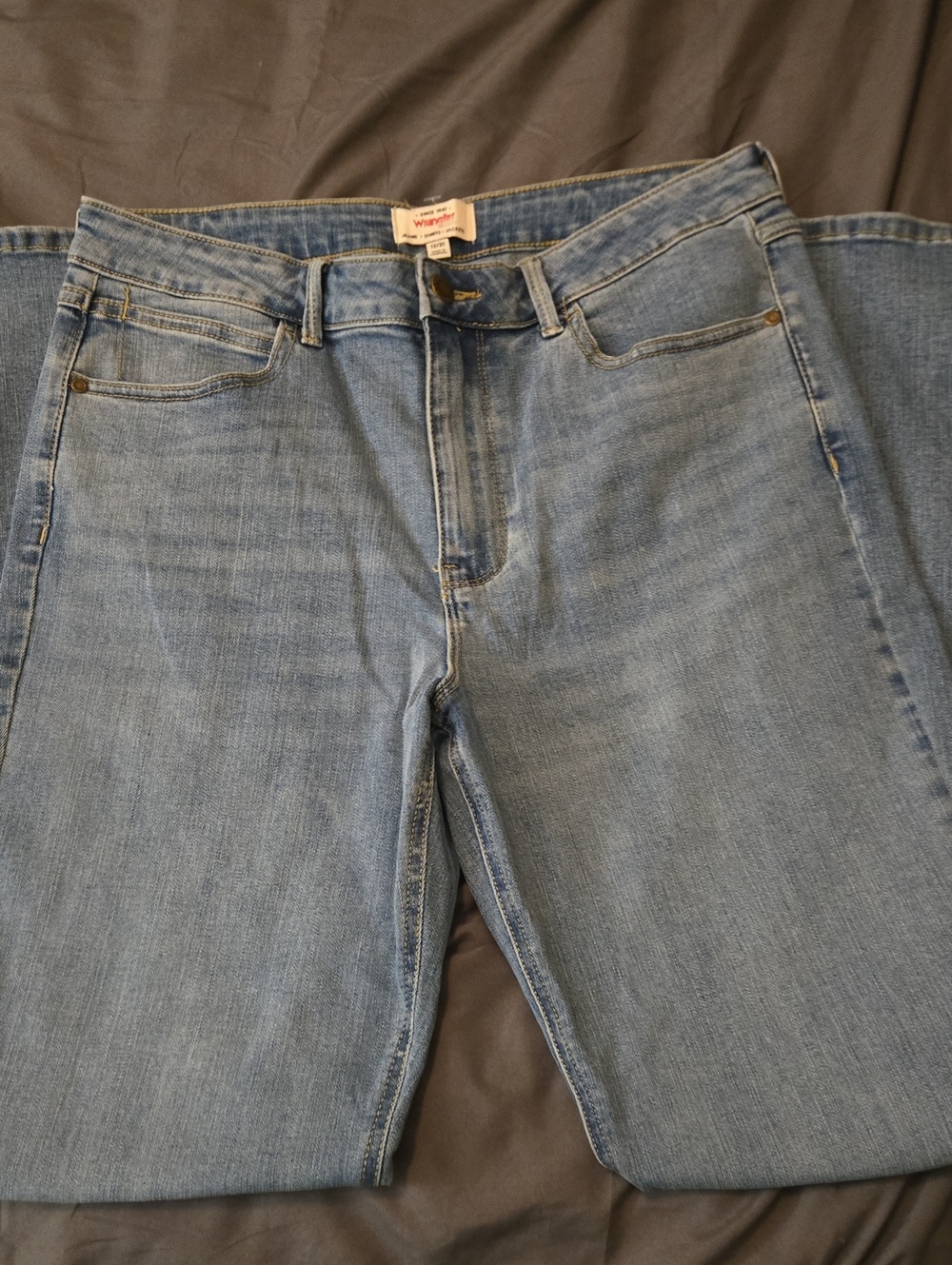 Size 12 Wrangler Women’s Light Blue Straight Jeans